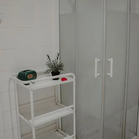 Rostelbem Guesthouse Lisbon אכסניה