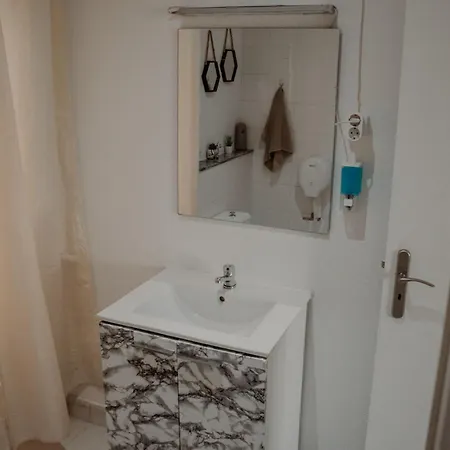 Rostelbem Guesthouse Lisbon 호스텔 *