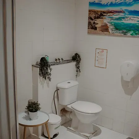 Rostelbem Guesthouse Lisbon Hostel *